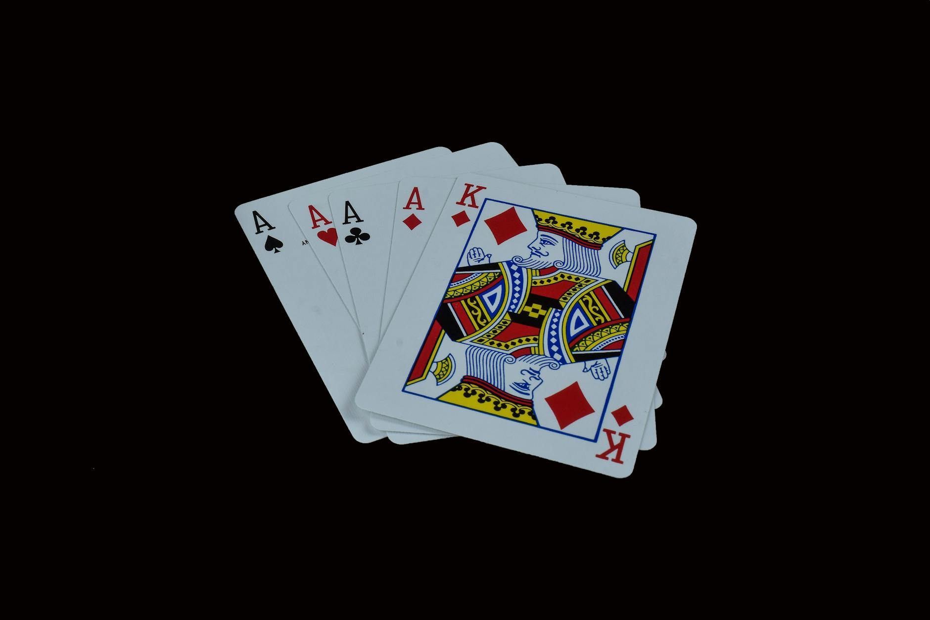 Các tay bài poker phổ biến từ mạnh đến yếu